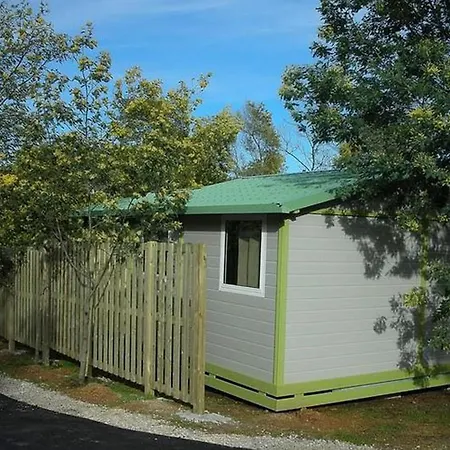 Confortable Avec Terrasse Pour 2 Personnes A - Api-1-52-352 مكان تخييم *
